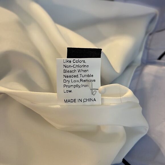 SHEIN Curve drama face print skirt back zipper half lined flared bottom Size 1X - Picture 9 of 11